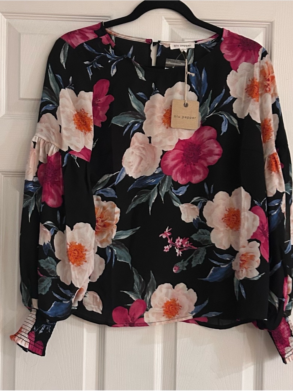 Blu Pepper Top Size Small Blouse Smocked Cuff Floral Drop Sleeve CR1822 NEW
